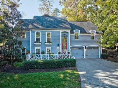Home For Sale in Lake Wylie, South Carolina