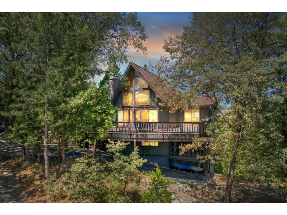 Picture of Home For Sale in Lake Arrowhead, California, United States