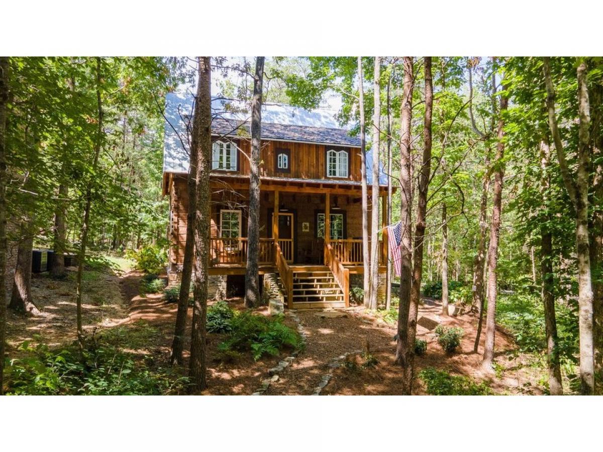 Picture of Home For Sale in Chickamauga, Georgia, United States