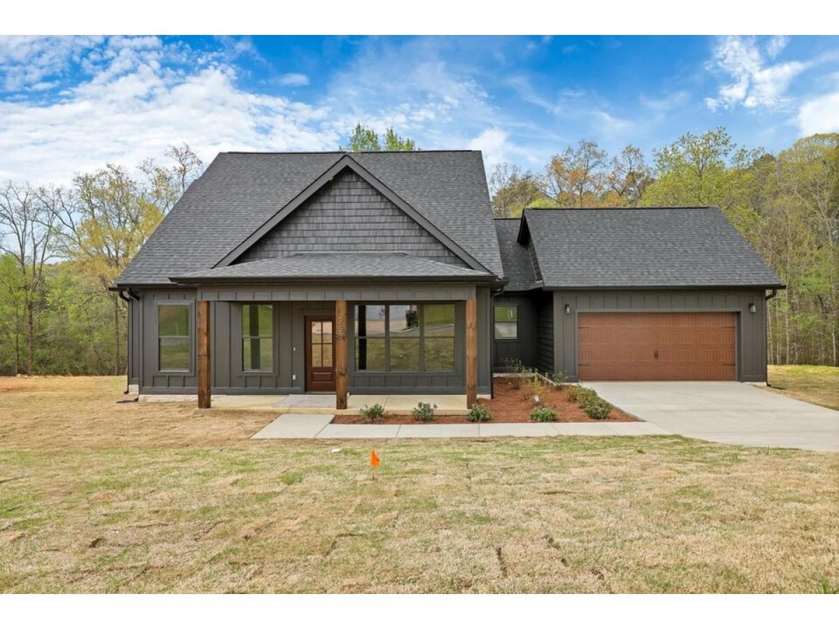 Picture of Home For Sale in Chickamauga, Georgia, United States