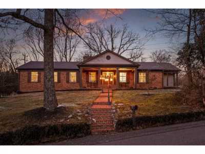 Home For Sale in Lookout Mountain, Tennessee