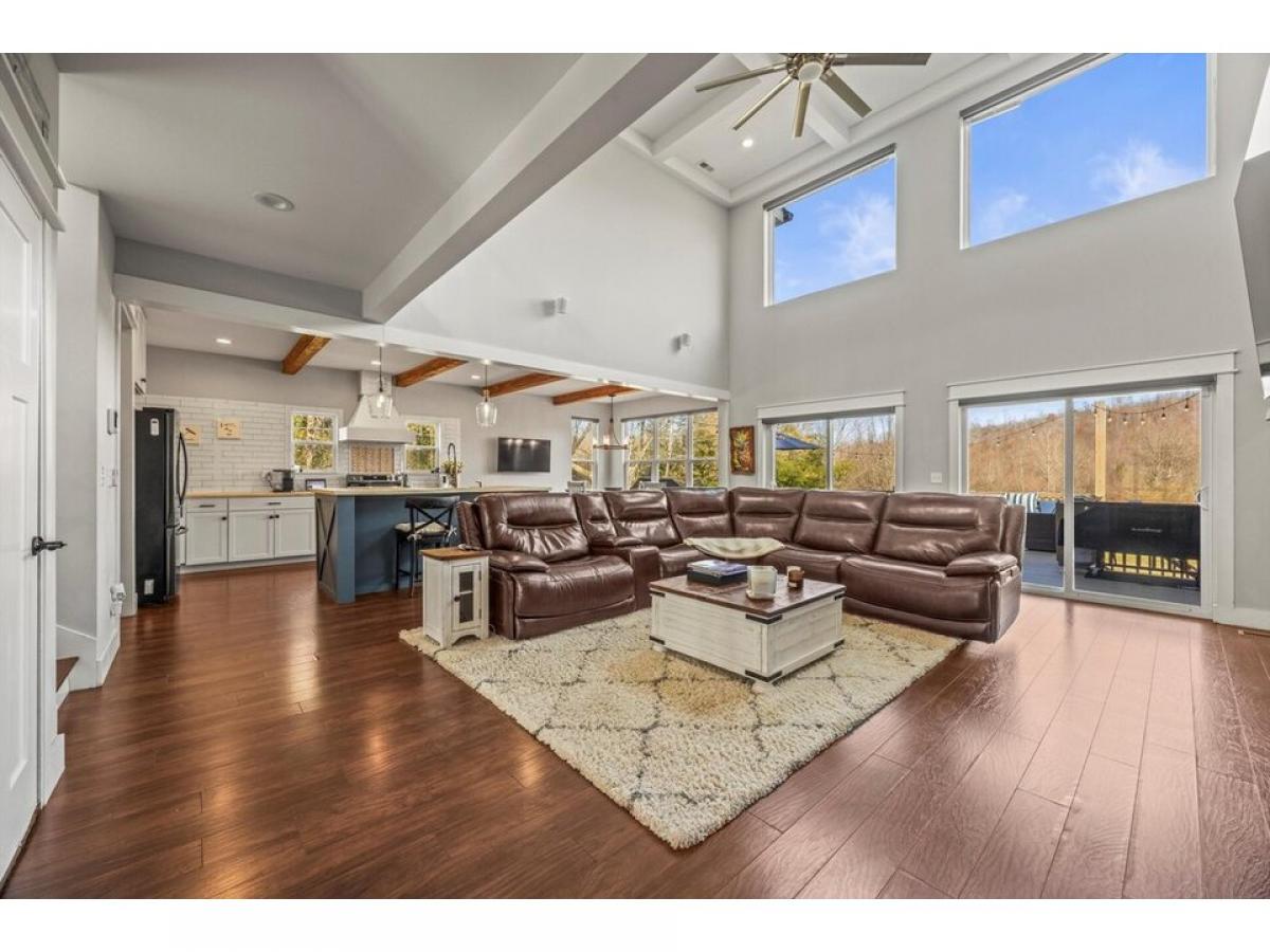 Picture of Home For Sale in Harrison, Tennessee, United States