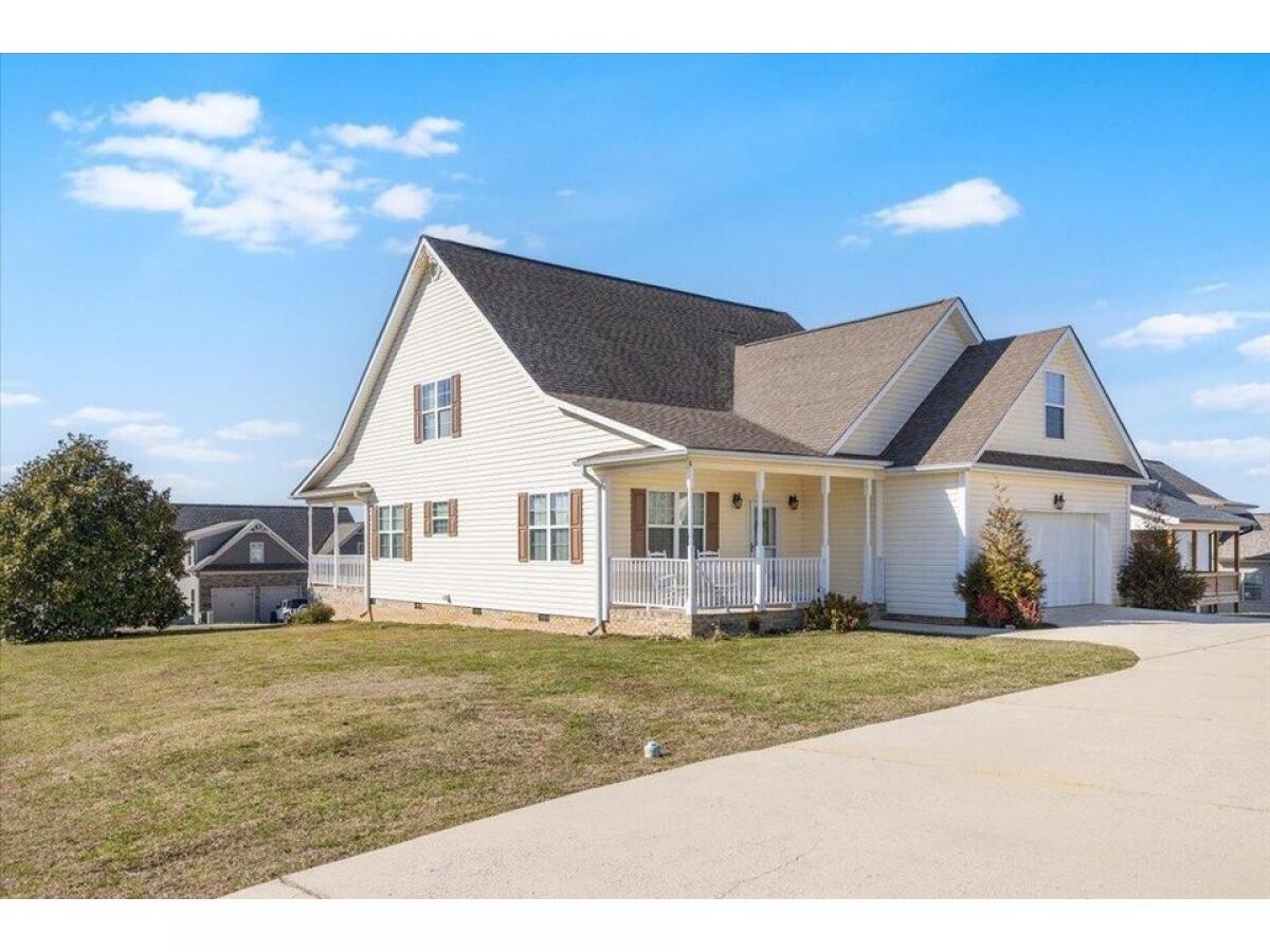 Picture of Home For Sale in Chickamauga, Georgia, United States