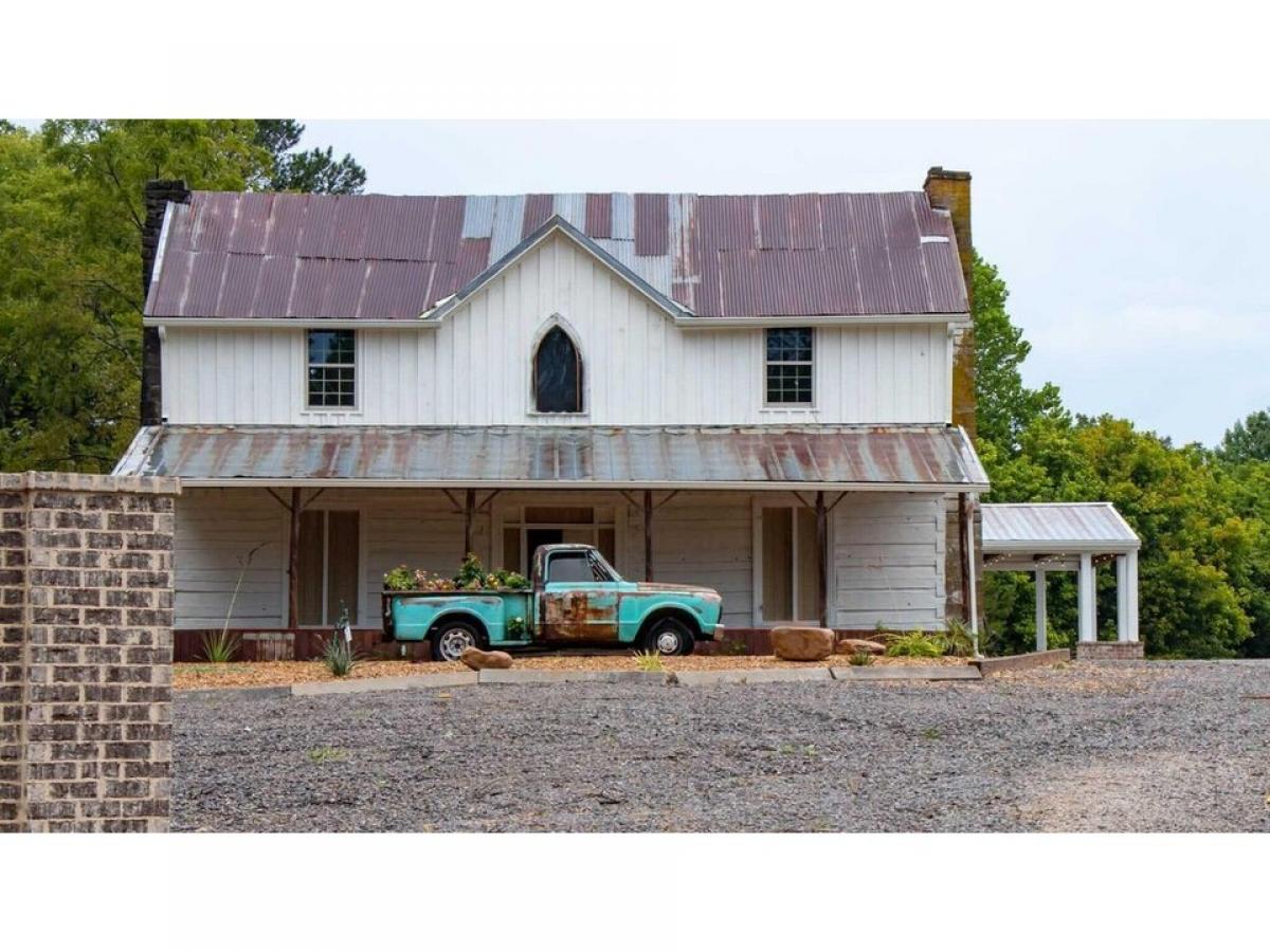 Picture of Home For Sale in Rising Fawn, Georgia, United States