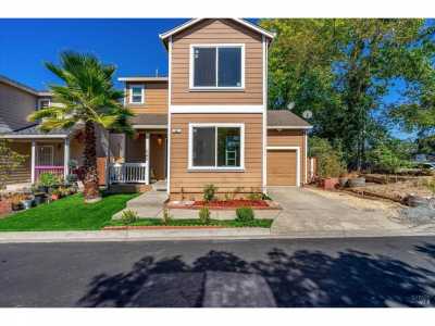 Home For Sale in Windsor, California
