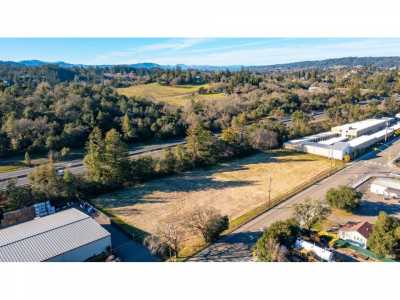 Home For Sale in Healdsburg, California