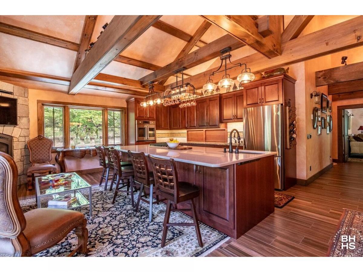 Picture of Home For Sale in Saranac Lake, New York, United States