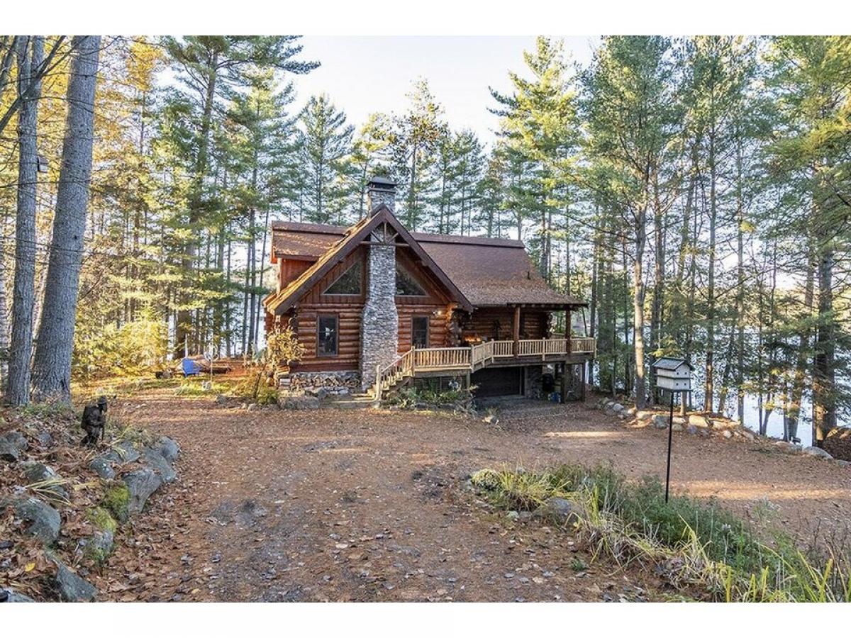 Picture of Home For Sale in Saranac Lake, New York, United States