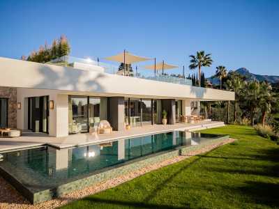 Villa For Sale in Nueva Andalucia, Spain