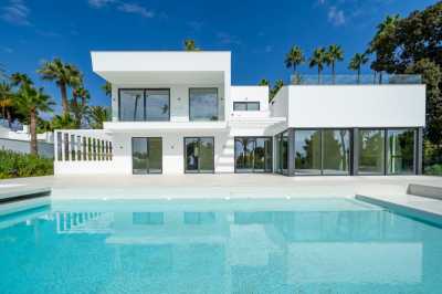 Villa For Sale in Estepona, Spain