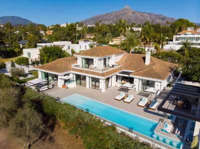 Villa For Sale in Nueva Andalucia, Spain