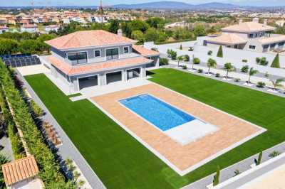 Villa For Sale in Atalaia, Portugal