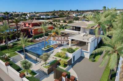 Villa For Sale in Porto de Mos, Portugal