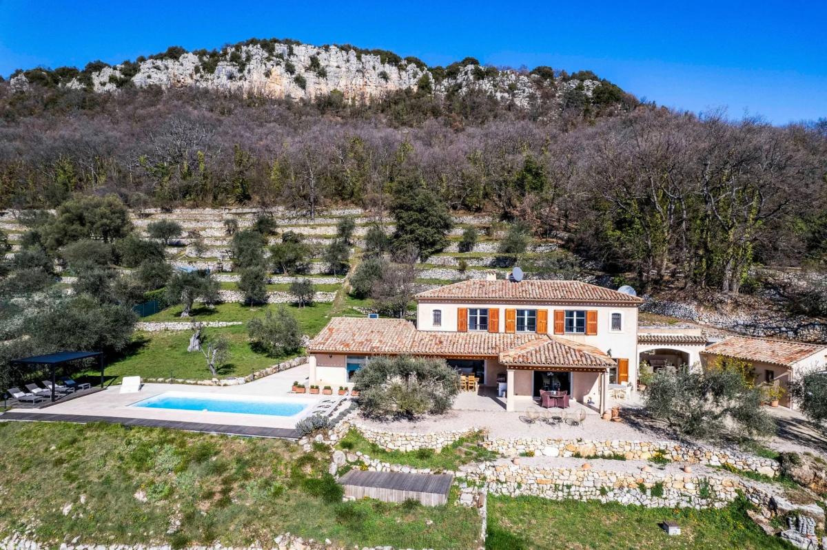 Picture of Villa For Sale in Chateauneuf Grasse, Provence-Alpes-Cote d'Azur, France