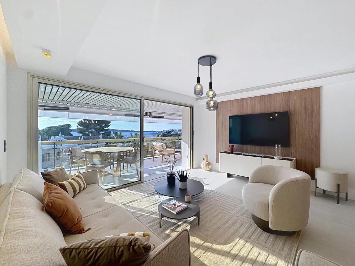 Picture of Apartment For Sale in Cannes, Cote d'Azur, France