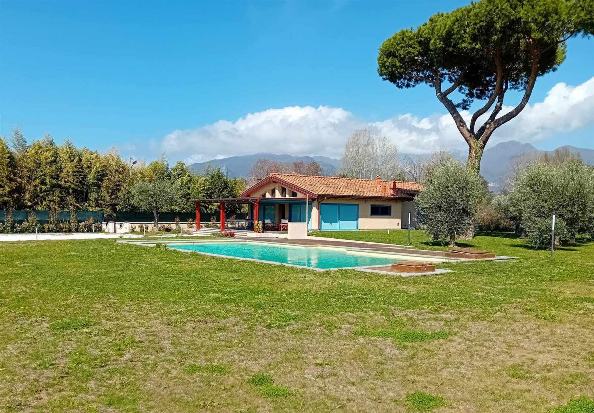Picture of Villa For Sale in Forte Dei Marmi, Tuscany, Italy