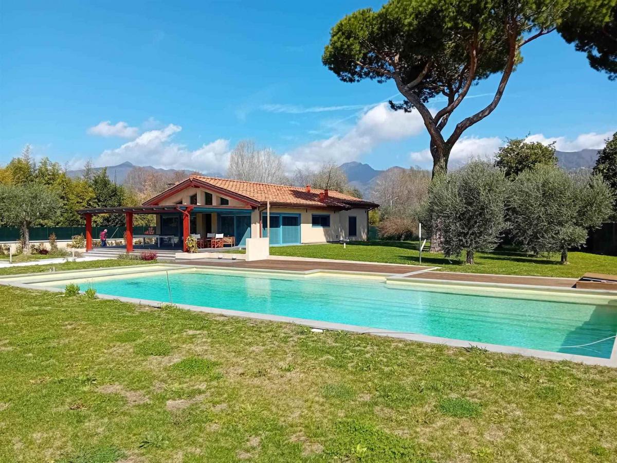 Picture of Villa For Sale in Forte Dei Marmi, Tuscany, Italy