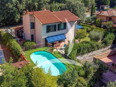 Villa For Sale in Figline E Incisa Valdarno, Italy
