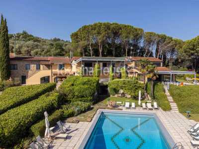 Villa For Sale in Arezzo, Italy