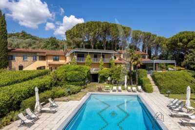 Villa For Sale in Arezzo, Italy