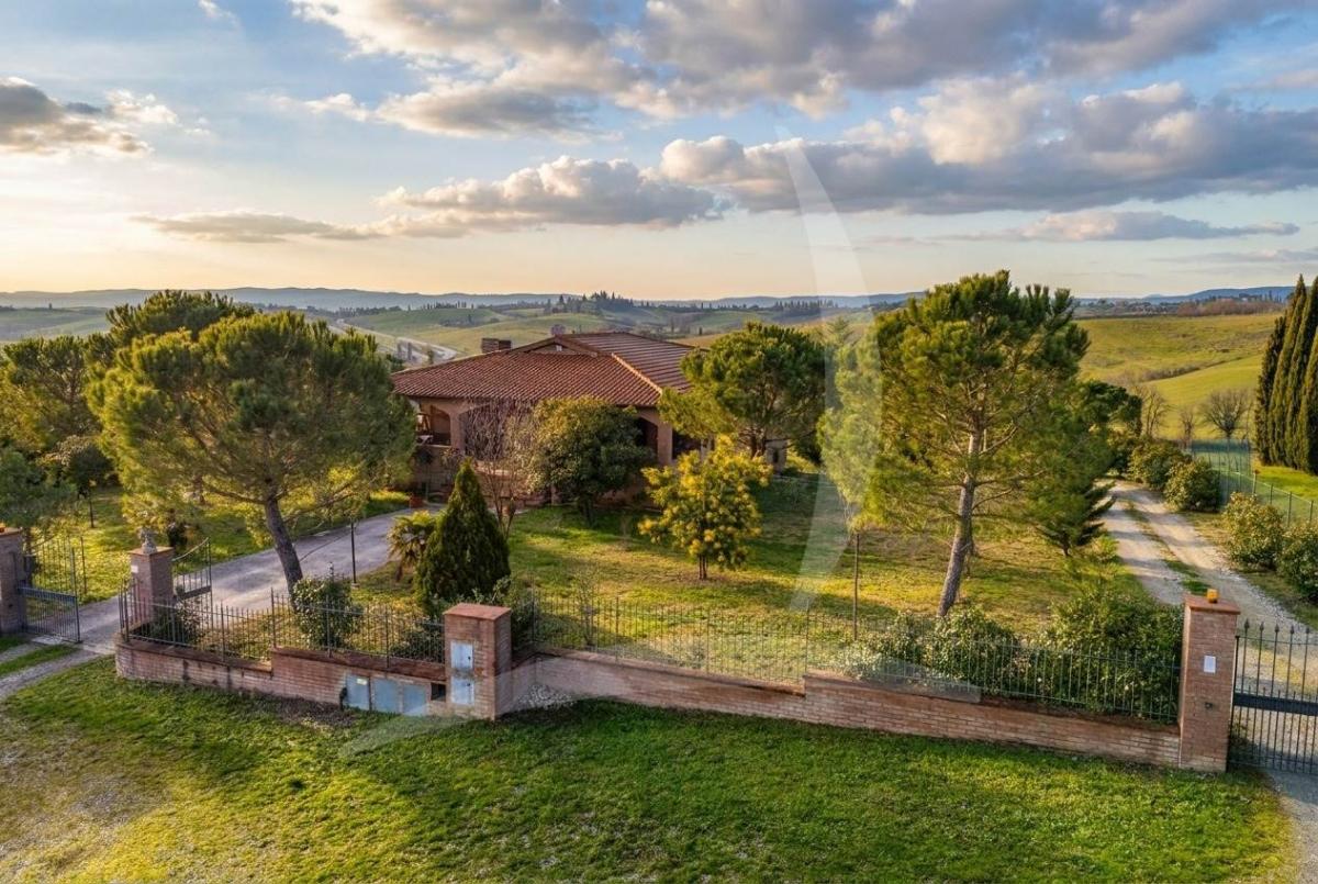 Picture of Villa For Sale in Siena, Tuscany, Italy