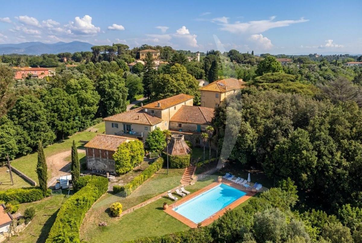 Picture of Villa For Sale in Crespina Lorenzana, Tuscany, Italy