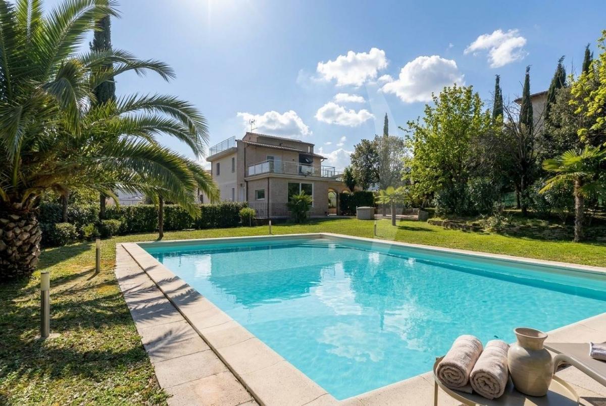 Picture of Villa For Sale in Marciano Della Chiana, Tuscany, Italy