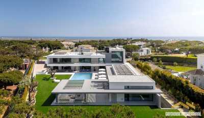 Villa For Sale in Loule, Portugal