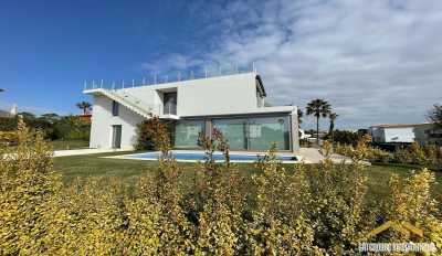 Villa For Sale in Loule, Portugal