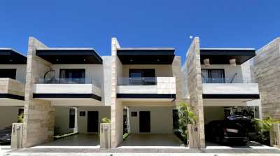 Home For Sale in Playa del Carmen, Mexico