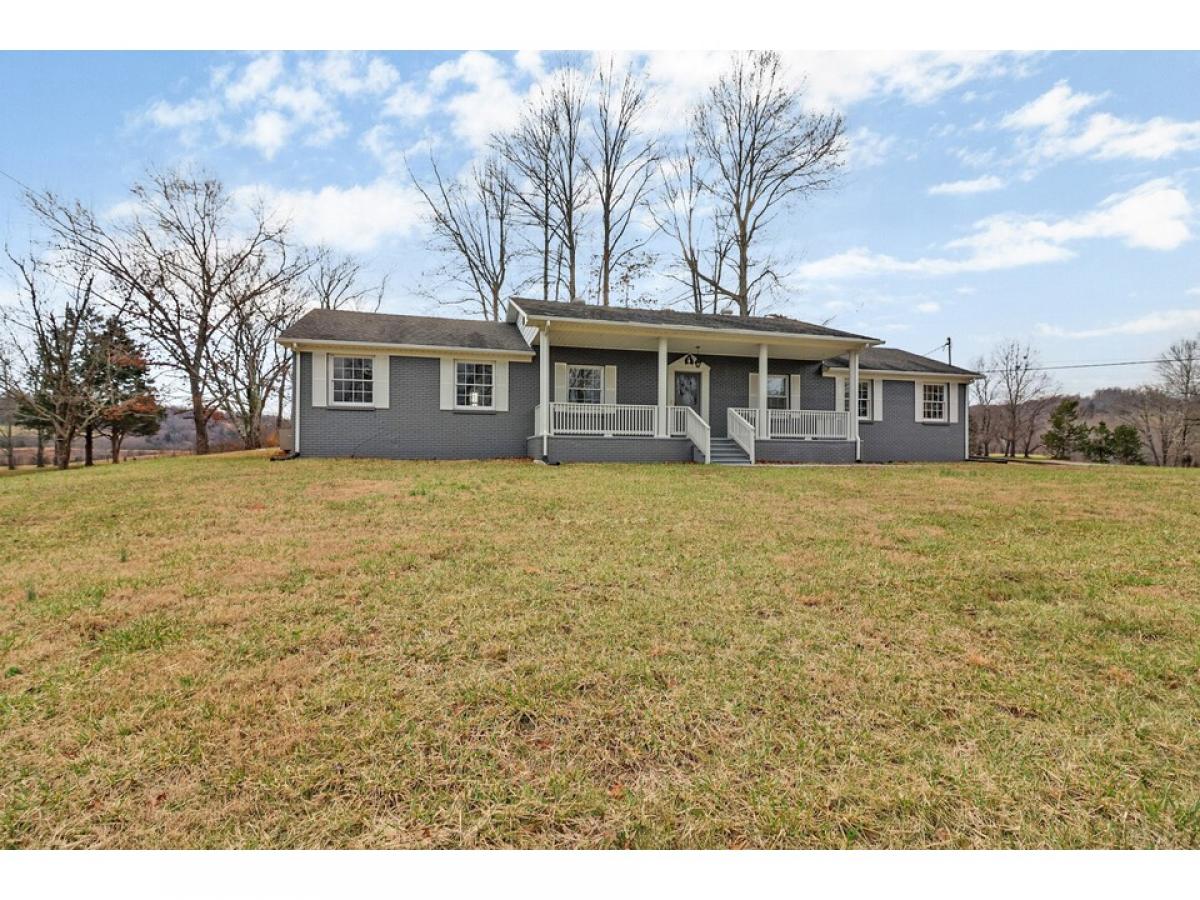 Picture of Home For Sale in Byrdstown, Tennessee, United States