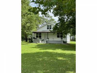 Home For Sale in Deer Lodge, Tennessee