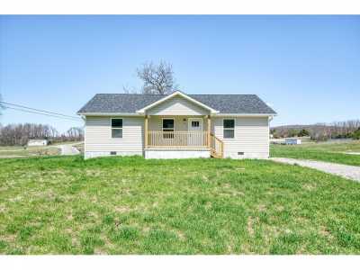 Home For Sale in Pall Mall, Tennessee