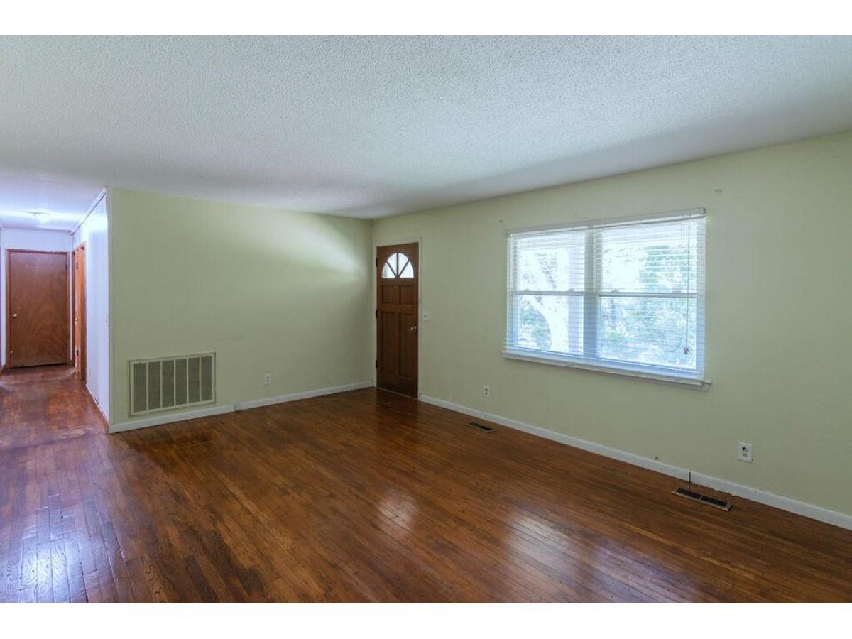 Picture of Home For Sale in Whitwell, Tennessee, United States