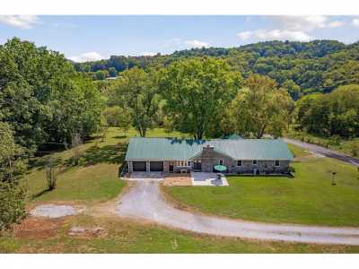 Home For Sale in Liberty, Tennessee