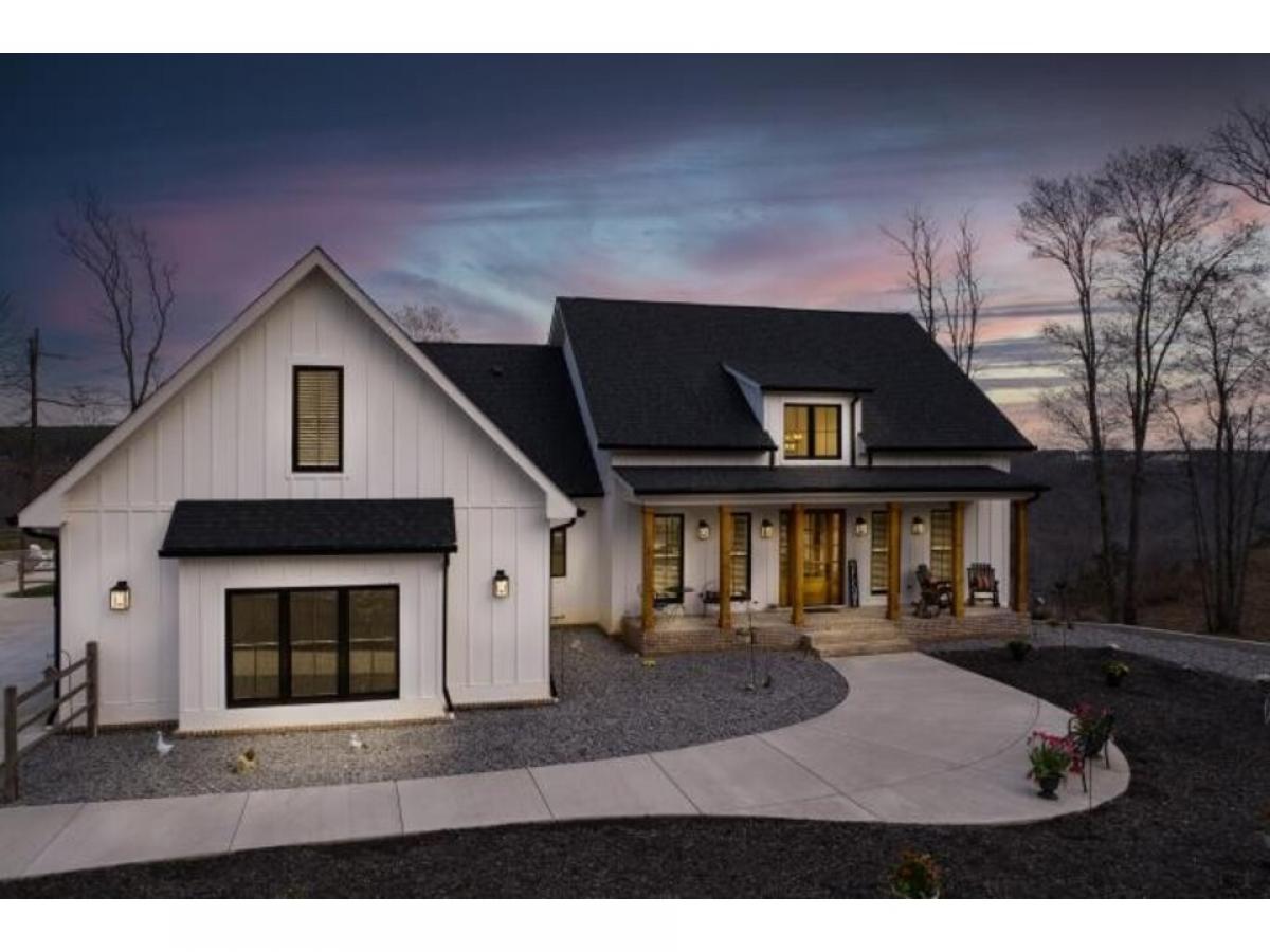 Picture of Home For Sale in Jasper, Tennessee, United States