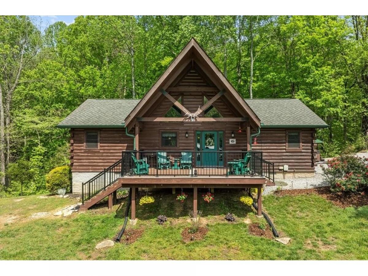 Picture of Home For Sale in Byrdstown, Tennessee, United States