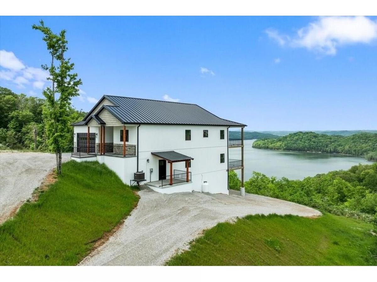 Picture of Home For Sale in Byrdstown, Tennessee, United States