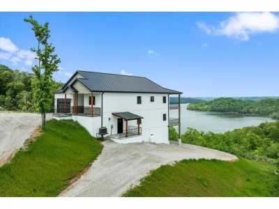 Home For Sale in Byrdstown, Tennessee