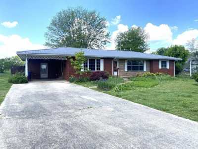 Home For Sale in Baxter, Tennessee