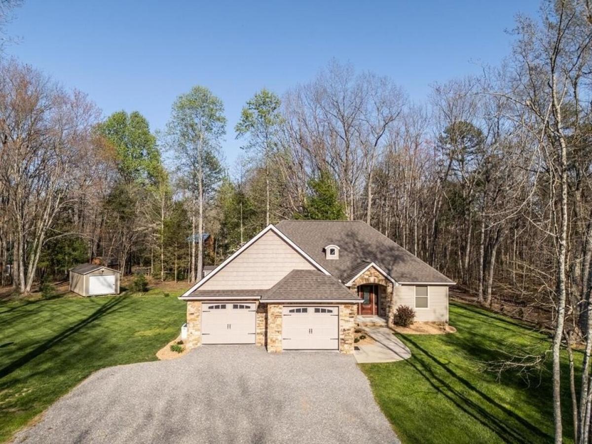 Picture of Home For Sale in Monterey, Tennessee, United States