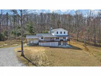 Home For Sale in Deer Lodge, Tennessee