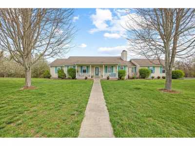 Home For Sale in Byrdstown, Tennessee