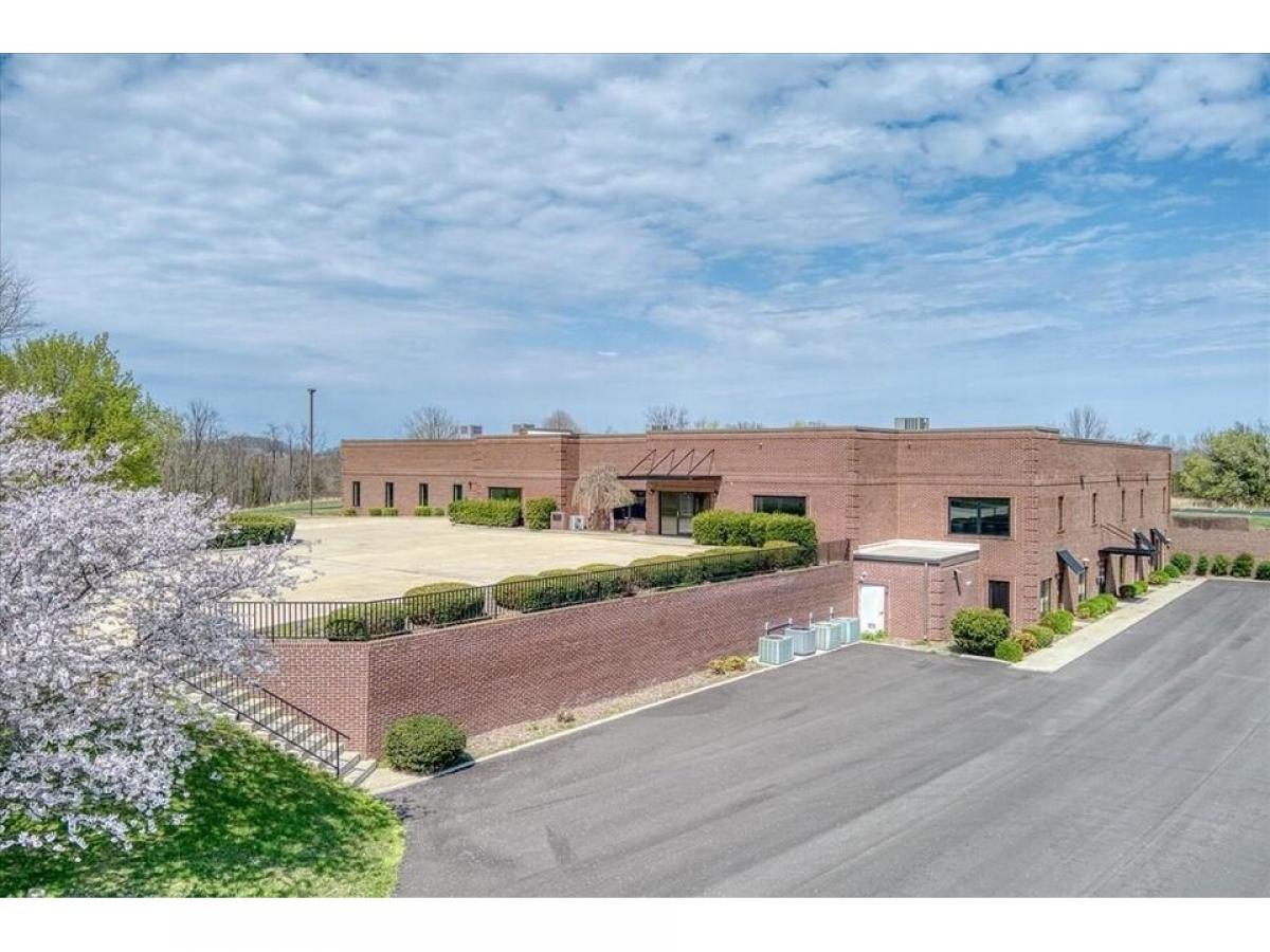 Picture of Home For Sale in Byrdstown, Tennessee, United States