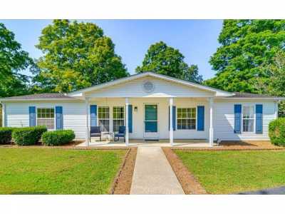 Home For Sale in Byrdstown, Tennessee