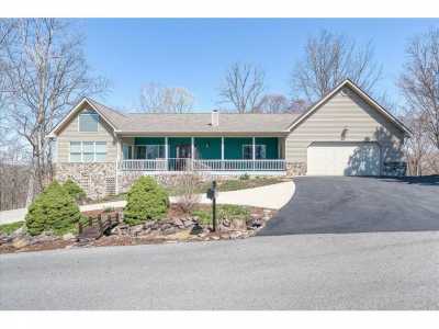 Home For Sale in Byrdstown, Tennessee