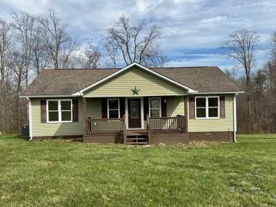 Home For Sale in Allardt, Tennessee