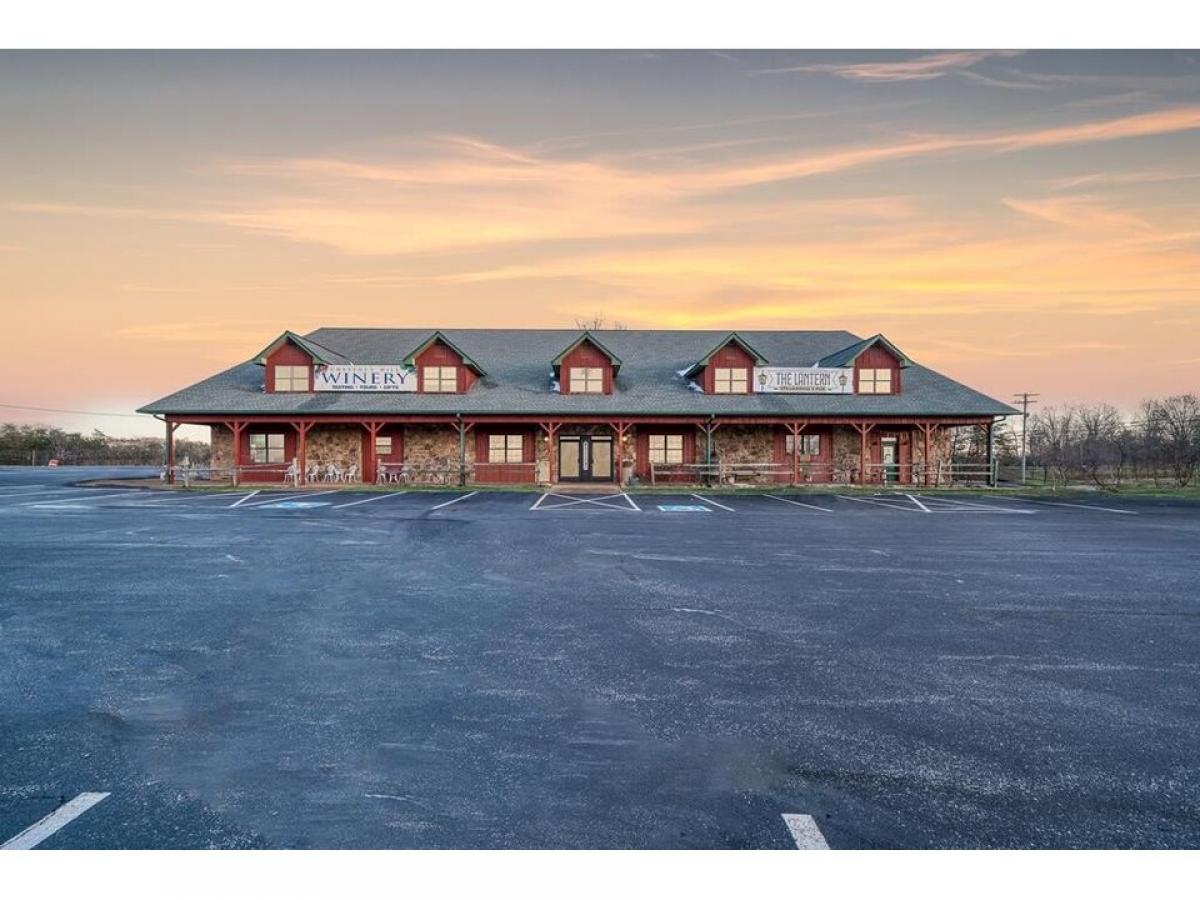 Picture of Home For Sale in Crossville, Tennessee, United States