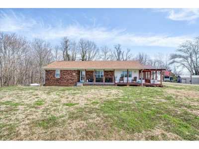Home For Sale in Byrdstown, Tennessee