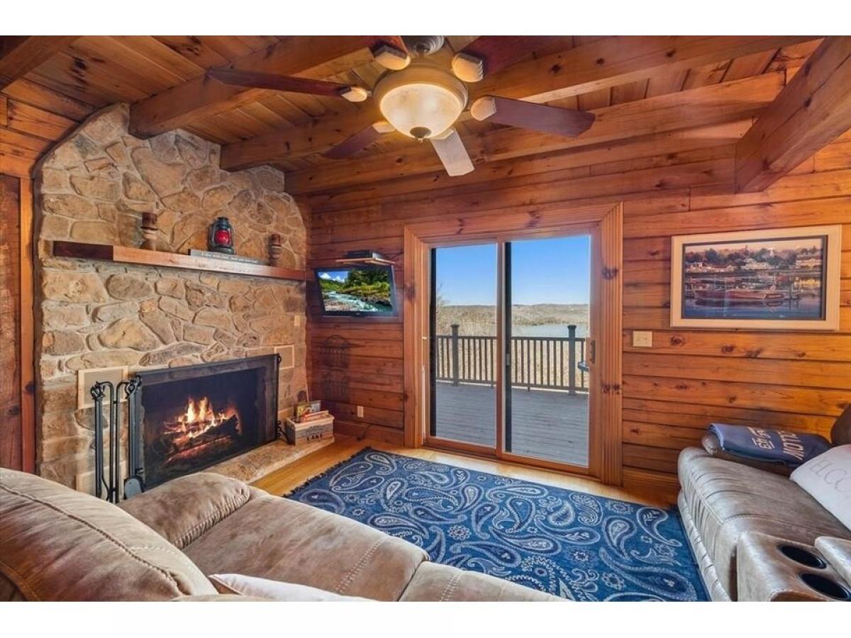 Picture of Home For Sale in Byrdstown, Tennessee, United States